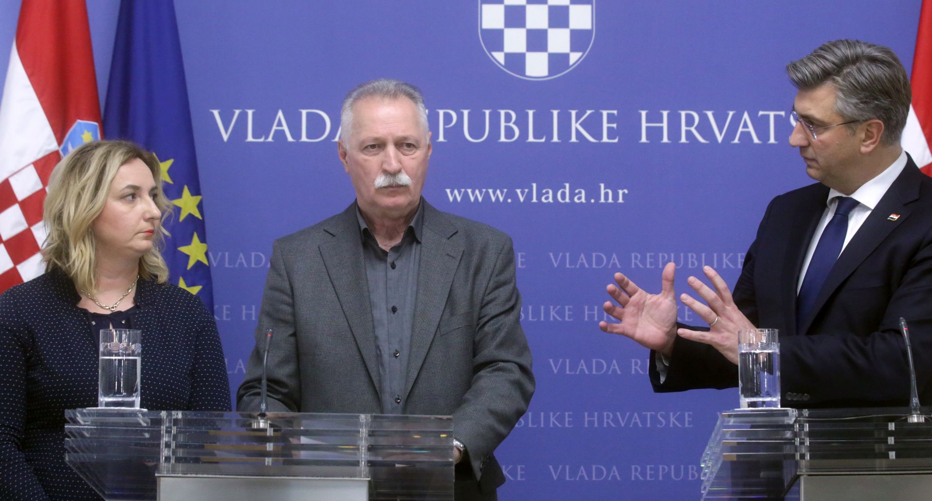 Zagreb, 02.12.2019. - Konferencija za medije sindikata i predsjednika vlade RH Andreja Plenkovića. Na fotografiji Sanja Šprem, Branimir Mihalinec, Andrej Plenković.  foto HINA/ Daniel KASAP/dk