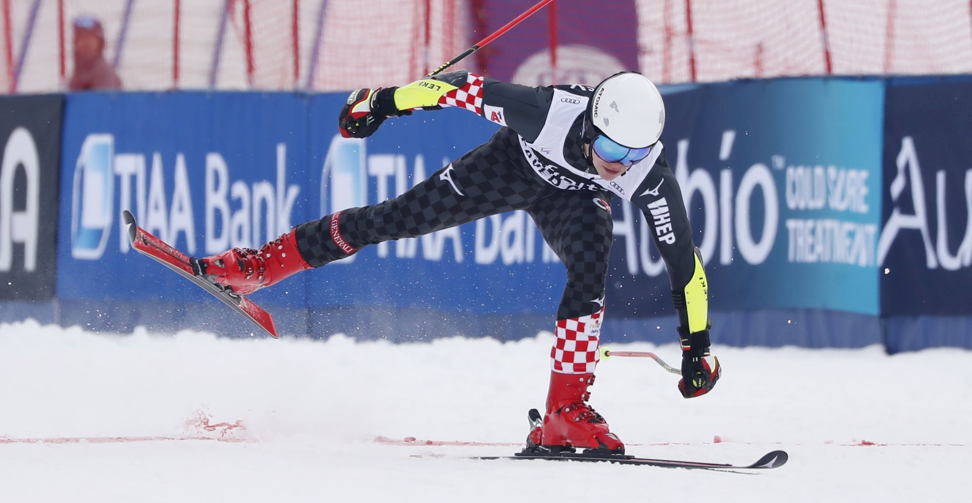 epa08055739 Filip Zubcic of Croatia in the finish area during the second run of the Men’s Giant Slalom at the FIS Alpine Skiing World Cup in Beaver Creek, Colorado, USA, 08 December 2019.  EPA/JOHN G. MABANGLO