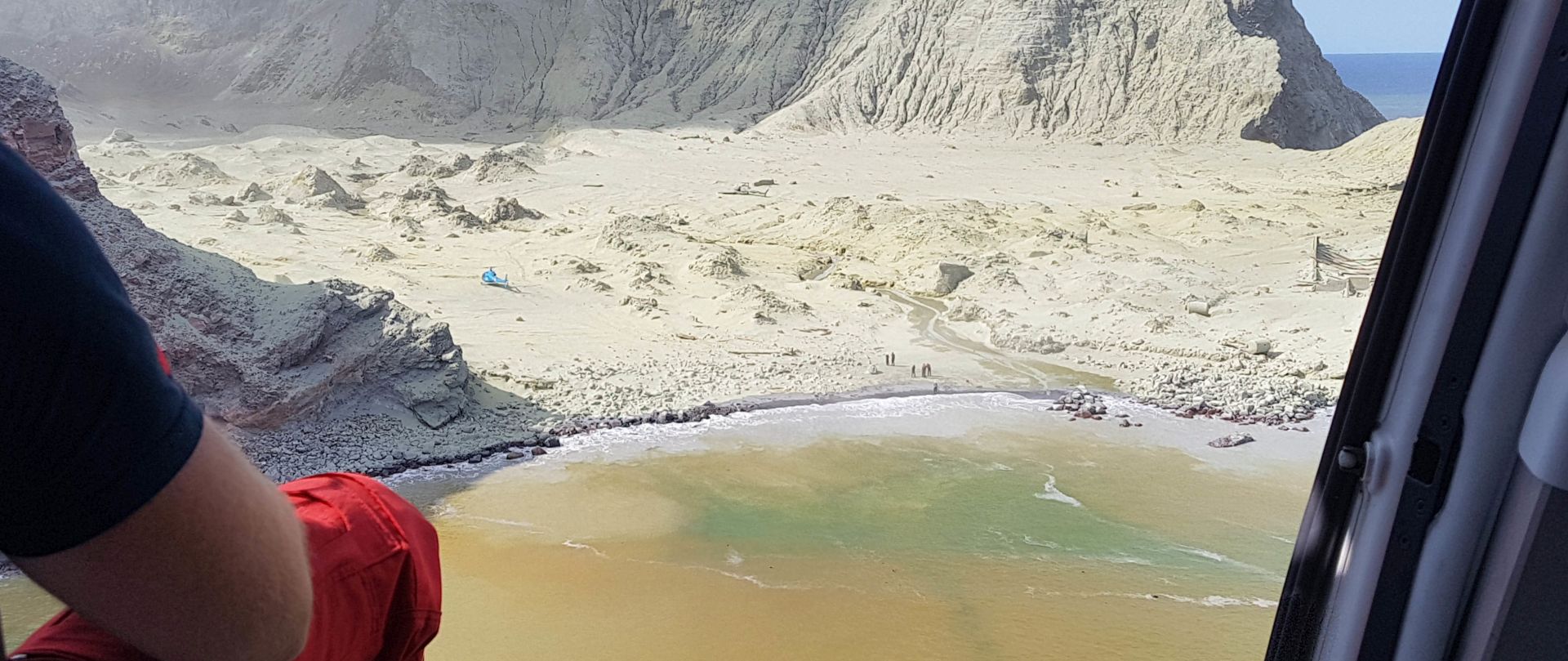 epa08058931 A handout photo made available by the Auckland Rescue Helicopter Trust and taken by crew aboard the Auckland Westpac Rescue Helicopter shows an aerial view of New Zealand's White Island, 09 December 2019 (issued 10 December 2019). Hopes are low for finding any more survivors after a volcanic eruption on New Zealand's White Island, with questions being asked about why tourists were allowed there. At least five people died, some 30 others were injured and eight people are still missing after the White Island (Whakaari) volcano erupted on 09 December, media reported.  EPA/AUCKLAND RESCUE HELICOPTER TRUST / HANDOUT  AUSTRALIA AND NEW ZEALAND OUT HANDOUT EDITORIAL USE ONLY/NO SALES