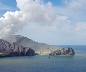 epa08059037 A handout photo made available by the Auckland Rescue Helicopter Trust shows an aerial view of the White Island volcano erupting, in New Zealand, 09 December 2019 (issued 10 December 2019). Hopes are low for finding any more survivors after a volcanic eruption on New Zealand's White Island, with questions being asked about why tourists were allowed there. At least five people died, some 30 others were injured and eight people are still missing after the White Island (Whakaari) volcano erupted on 09 December, media reported.  EPA/AUCKLAND RESCUE HELICOPTER TRUST / HANDOUT  HANDOUT EDITORIAL USE ONLY/NO SALES