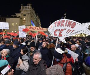 epa08060788 Supporters of the 'Sardines', an anti-populist left-wing movement, gather in Turin, Italy, 10 December 2019. Italy's Anti-Salvini 'Sardines' movement takes to the streets to express its opposition to populist forces.  EPA/ALESSANDRO DI MARCO