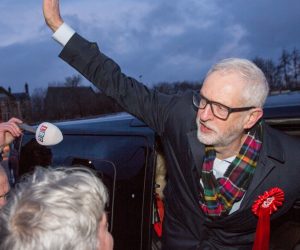epa08061979 Labour Party leader Jeremy Corbyn on the campaign trail in Govan, Glasgow, Britain, 11 December 2019, the final day of the election campaign before the United Kingdom goes to the polls in general elections December 12.  EPA/Robert Perry