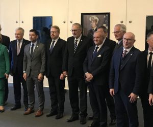 Washington, 11.12.2019 - Ministri unutarnjih poslova i pravosuđa Sjedinjenih Američkih Država i Europske unije sastali su se u srijedu u Washingtonu, gdje su hrvatski ministri Davor Božinović i Dražen Bošnjaković, među ostalim, predstavili programe koje će Hrvatska na tim područjima provoditi u prvoj polovini 2020. kao predsjedateljica Vijeća EU.
foto HINA/ MUP/ ds
