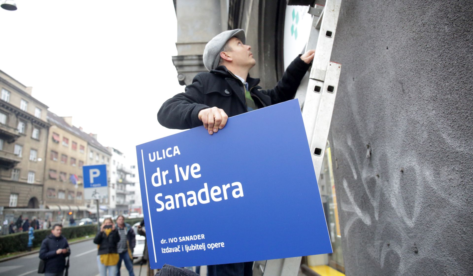 Zagreb, 12.12.2019. -  Predsjednički kandidat Dario Juričan preimenuje ulice i greadove u Zagrebu. Na fotografiji Darko Juričan. foto HINA/ Daniel KASAP/dk