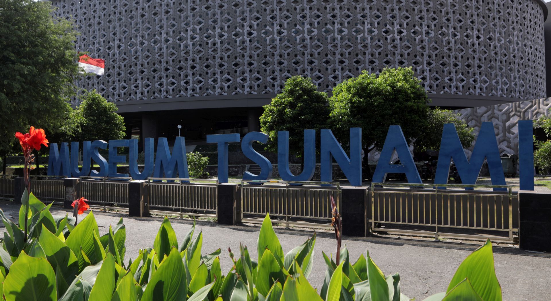 epa08068342 An exterior view of the Tsunami Museum in Banda Aceh, Indonesia, 13 December 2019. The museum was built as a symbolic reminder of the 26 December 2004 Indian Ocean earthquake and tsunami. It is an earthquake and tsunami disaster educational center as well as an emergency shelter if another tsunami should occur. December 2019 marks the fifteenth  anniversary of the 2004 Indian Ocean Tsunami, or 'Boxing Day Tsunami', which was triggered by a 9.2 earthquake in the Indian Ocean off the west coast of northern Sumatra, Indonesia, and struck on 26 December 2004 killing an estimated 230,000 people in 13 countries along the Indian Ocean.  EPA/HOTLI SIMANJUNTAK