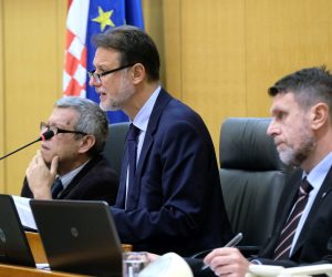 Zagreb, 13.12.2019. - Saborski zastupnici glasali su o raspravljenim točkama dnevnog reda.
Na fotografiji Gordan Jandroković.
foto HINA/ Edvard ŠUŠAK
