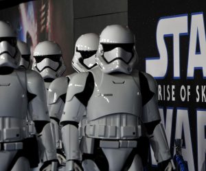 epa08076212 Characters dressed as Stormtroopers arrive at the premiere of Star Wars: The Rise of Skywalker at the El Capitan Theater in Hollywood, California, USA, 16 December 2019.  EPA/CHRISTIAN MONTERROSA