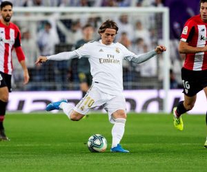 epa08087351 Real Madrid's Croatian midfielder Luka Modric (C) kicks the ball next to Athletic Club's Kenan Kodro (L) and Mikel Vesga (R) during their Spanish LaLiga Primera Division soccer match played at the Santiago Bernabeu stadium in Madrid, Spain, 22 December 2019.  EPA/Rodrigo Jimenez