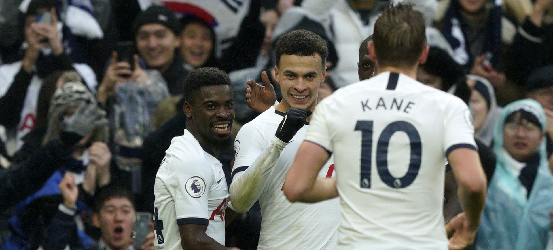 epa08090866 Tottenham's Dele Alli (C) celebrates with Serge Aurier (L) and Harry Kane (R) after scoring the 2-1 goal during the English Premier League soccer match between Tottenham Hotspur and Brighton & Hove Albion in London, Britain, 26 December 2019.  EPA/WILL OLIVER EDITORIAL USE ONLY. No use with unauthorized audio, video, data, fixture lists, club/league logos or 'live' services. Online in-match use limited to 120 images, no video emulation. No use in betting, games or single club/league/player publications.