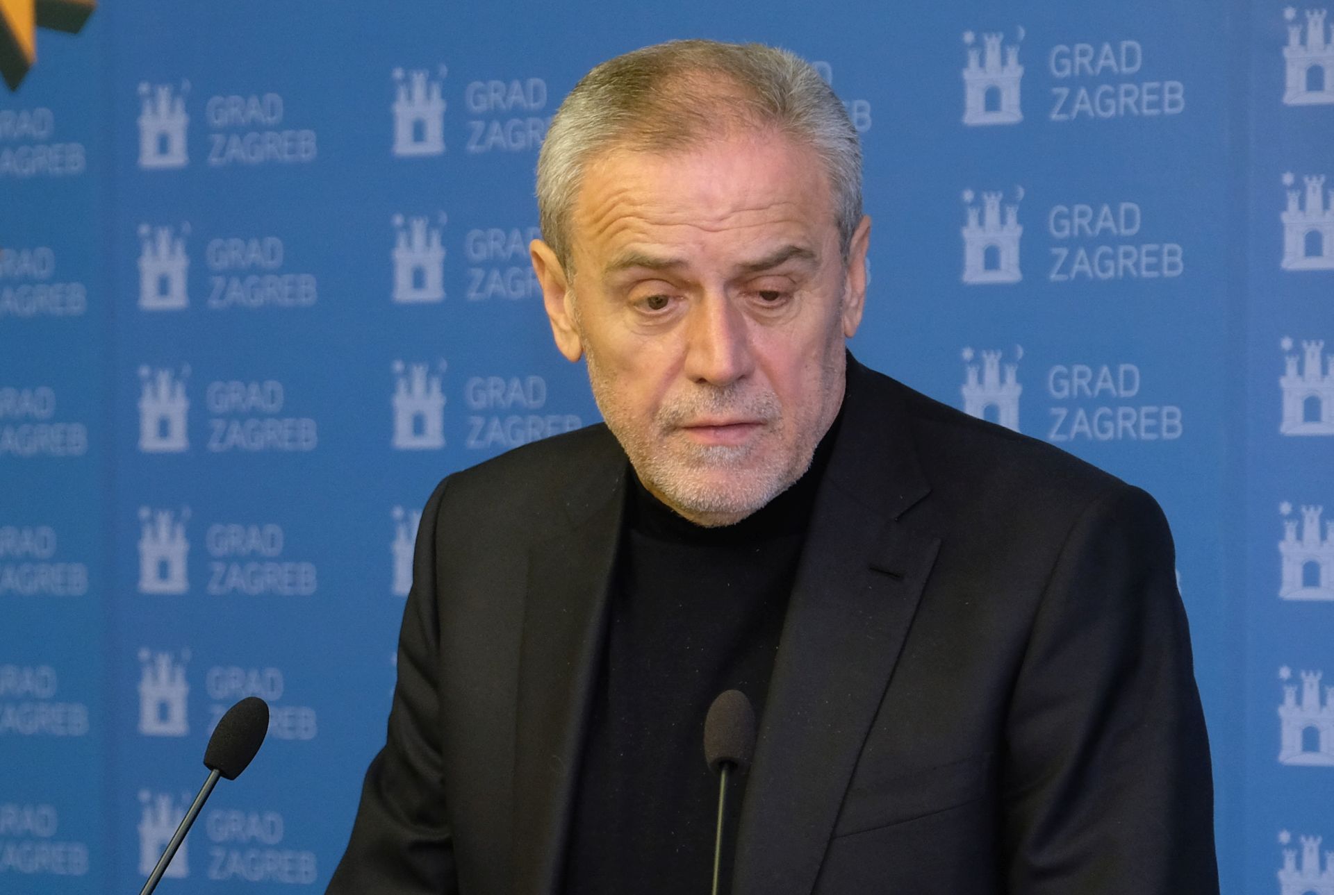 Zagreb, 27.12.2019 - Konferencija za novinare na kojoj su zagrebački gradonačelnik Milan Bandić te predstavnici sindikata ZET-a, Vodoopskrbe i odvodnje i Zagrebačkog velesajma i direktori tih tvrtki Ljuba Žgela, Marin Galijot i Dina Tomšić govorili o okončanju kolektivnih pregovora i novom kolektivnom ugovoru.
Na fotografiji Milan Bandić.
foto HINA/ Edvard ŠUŠAK/ es