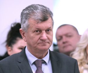 Zagreb, 30.12.2019. - Gradonaèelnik Grada Zagreba Milan Bandiæ, prisustvovaje sveèanom otvaranju nove raðaonice Klinike za ginekologiju i porodnitvo Klinièke bolnice (KB) Sveti Duh. Za radove na rekonstrukciji i adaptaciji prostora Klinièke bolnice Sveti Duh uloeno je ukupno 4.423.475 kn. Na fotografiji Milan Kujundiæ. foto HINA /Zvonimir KUHTIÆ/ zk