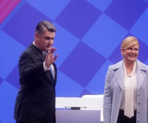 Zagreb, 30.12.2019. - Sučeljvanje predsjedničkih kandidata Zorana Milanovića i Kolinde Grabar-Kitarović na RTL-u.  Na fotografiji Zoran Milanović, Kolinda Grabar-Kitarović.  foto HINA/ Daniel KASAP/dk