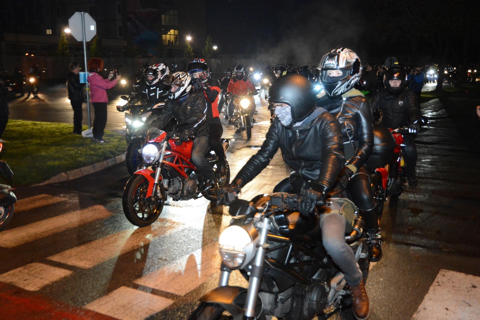 01.05.2019., Bjelovar - Medjunarodni praznik rada Bjelovarcani su poceli obiljezavati tradicionalnom moto Budnicom, jedinstvenim dogadjajem u svijetu, ranojutarnjom voznjom motociklima od 5 sati. Sudionika je bilo na razini prosle rekordne godine, njih oko tisucu, a organizatori iz Moto kluba Bjelovar kazu da je ovogodisnja Budnica bila znak potpore sindikalnoj inicijativi "67 je previse".   
Photo: Damir Spehar/PIXSELL