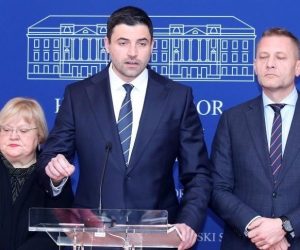 05.12.2019., Zagreb - U Sabor je odrzana zajednicka konferencija za medije oporbe. O temi: "Prijedlog zakona o izmjenama i dopuni Zakona o izboru predsjednika Republike Hrvatske" govorili su zastupnici Davor Bernardic, predsjednik SDP-a, Kreso Beljak, predsjednik HSS-a, Anka Mrak Taritas, predsjednica GLAS-a, Mirando Mrsic, predsjednik Demokrata, Goran Aleksic, predsjednik Glavnog odbora SNAGA-e, Tomislav Zagar, član Sredisnjeg odbora HSU-a te Giovanni Sponza, glavni tajnik IDS-a. 
Photo: Patrik Macek/PIXSELL