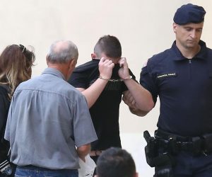 06.09.2019., Sibenik - Privodjenje druge grupe optuzenih za napad u Uzdolju kod Knina. Maskirani napadaci napali su, 21. kolovoza, ljude u kaficu Petko koji su gledali utakmicu doigravajna Lige prvaka izmedju Young Boysa i Crvene zvezde. Photo: PIXSELL