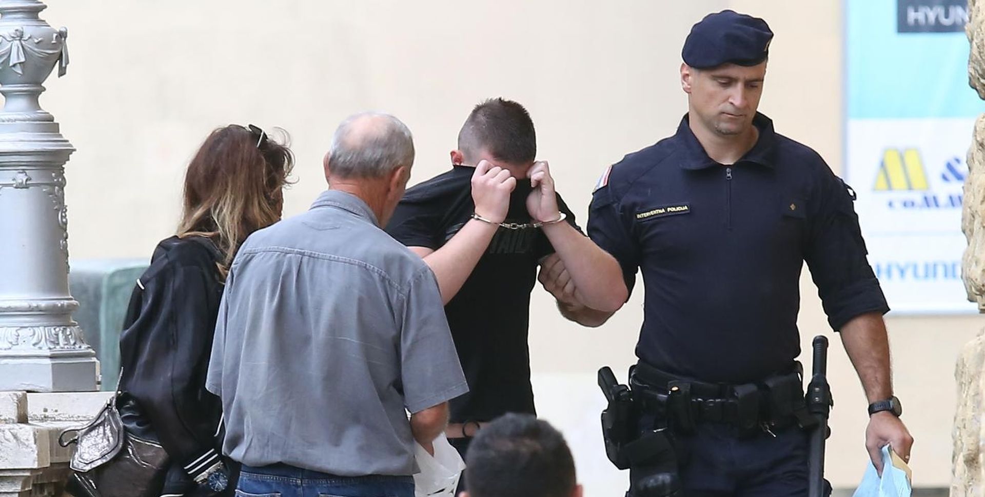 06.09.2019., Sibenik - Privodjenje druge grupe optuzenih za napad u Uzdolju kod Knina. Maskirani napadaci napali su, 21. kolovoza, ljude u kaficu Petko koji su gledali utakmicu doigravajna Lige prvaka izmedju Young Boysa i Crvene zvezde. Photo: PIXSELL