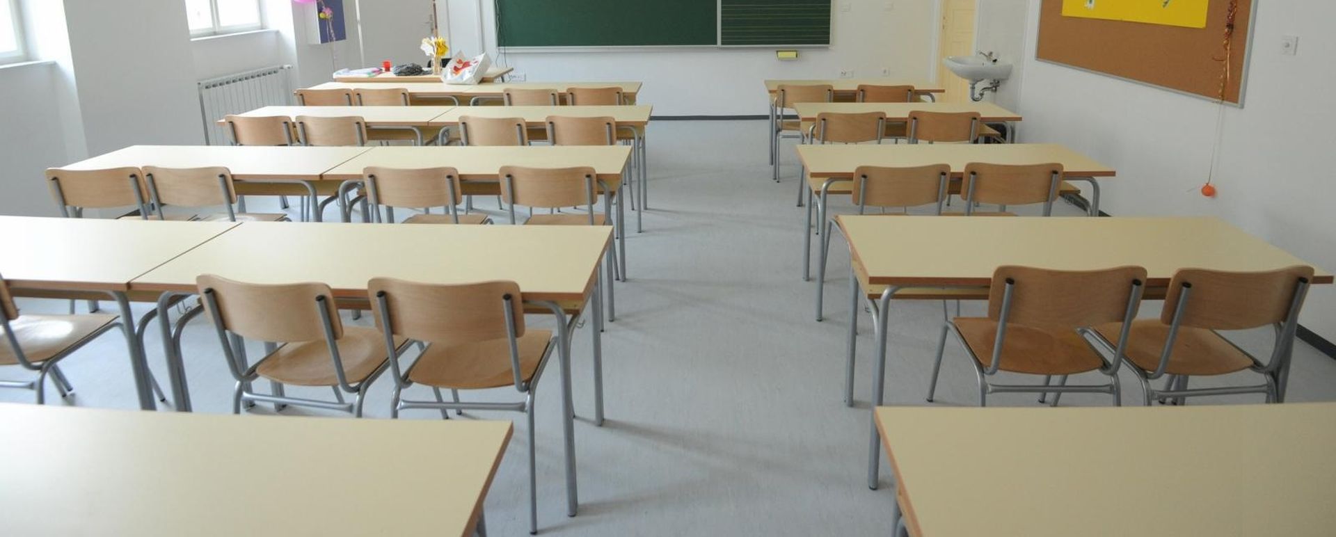 08.09.2014., Zagreb - Nakon preuredjenja tijekom ljetnih praznika Osnovna skola Pavleka Miskine na Svetom Duhu sada ima nastavu na jednoj lokaciji te su dobili dvoranu i novo igraliste. 
Photo: Marko Lukunic/PIXSELL