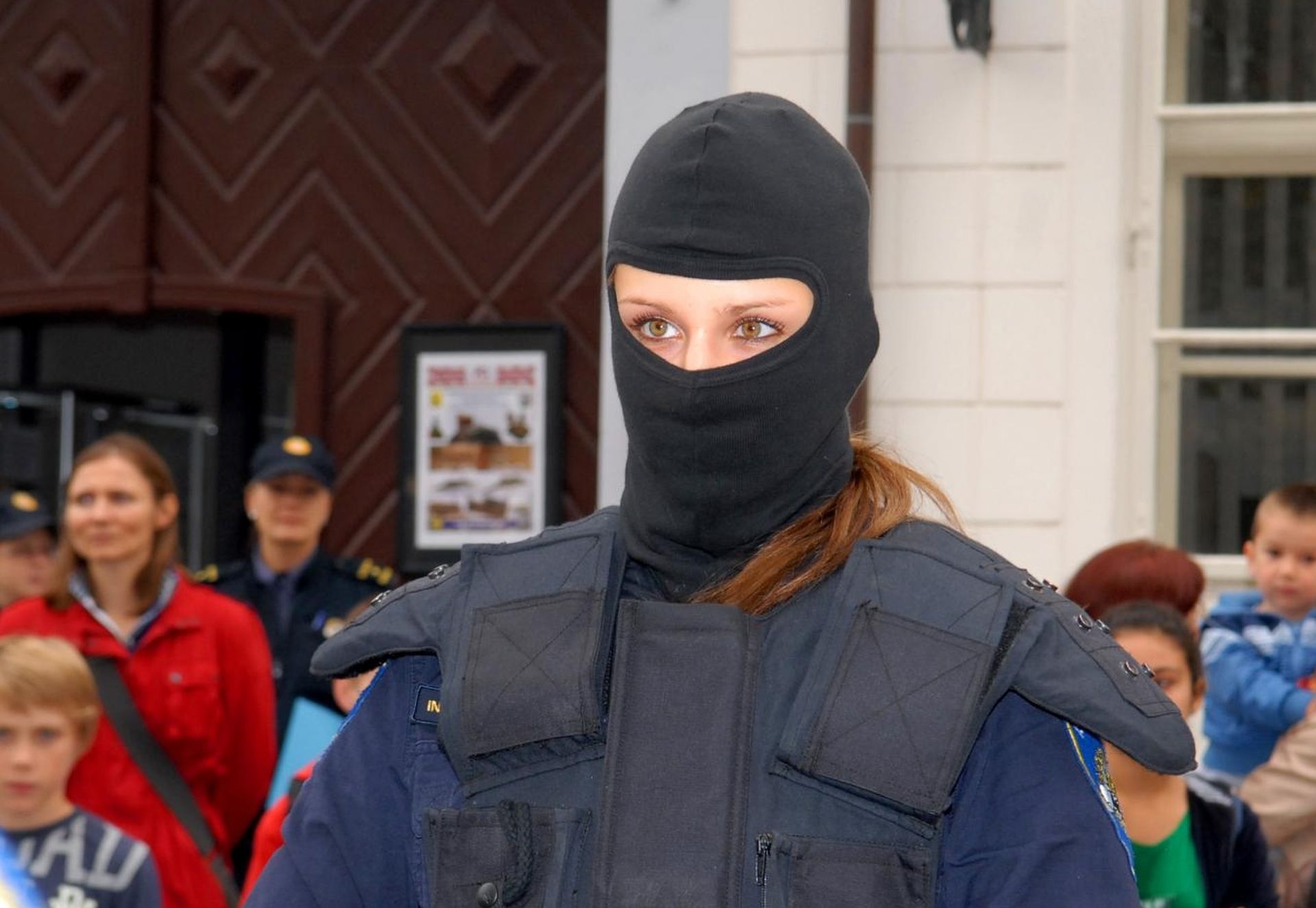 09.10.2013., Bjelovar - Povodom Djecjeg tjedna, pripadnici Specijalne jedinice policije Omega Bjelovar za najmladje su odrzali pokaznu vjezbu za samoobranu te demonstrirali situacije u kojima se nalaze svakodnevno na terenu.
Photo: Damir Spehar/PIXSELL