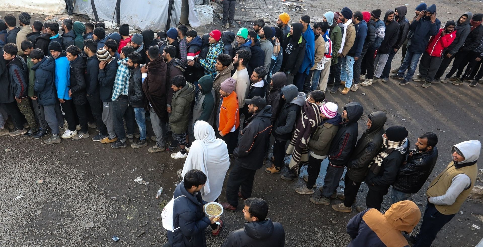 09.12.2019., Bihac - Izbjeglicki kamp na Vucjaku, migranti cekaju odluku Kantonalnih vlasti o preseljenju na novu lokaciju. Photo: Robert Anic/PIXSELL
