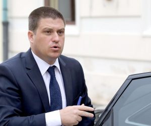 11.09.2019., Zagreb - Ministri dolaze u Banske dvore ne sjednicu uzeg kabineta Vlade RH. Oleg Butkovic
Photo: Patrik Macek/PIXSELL