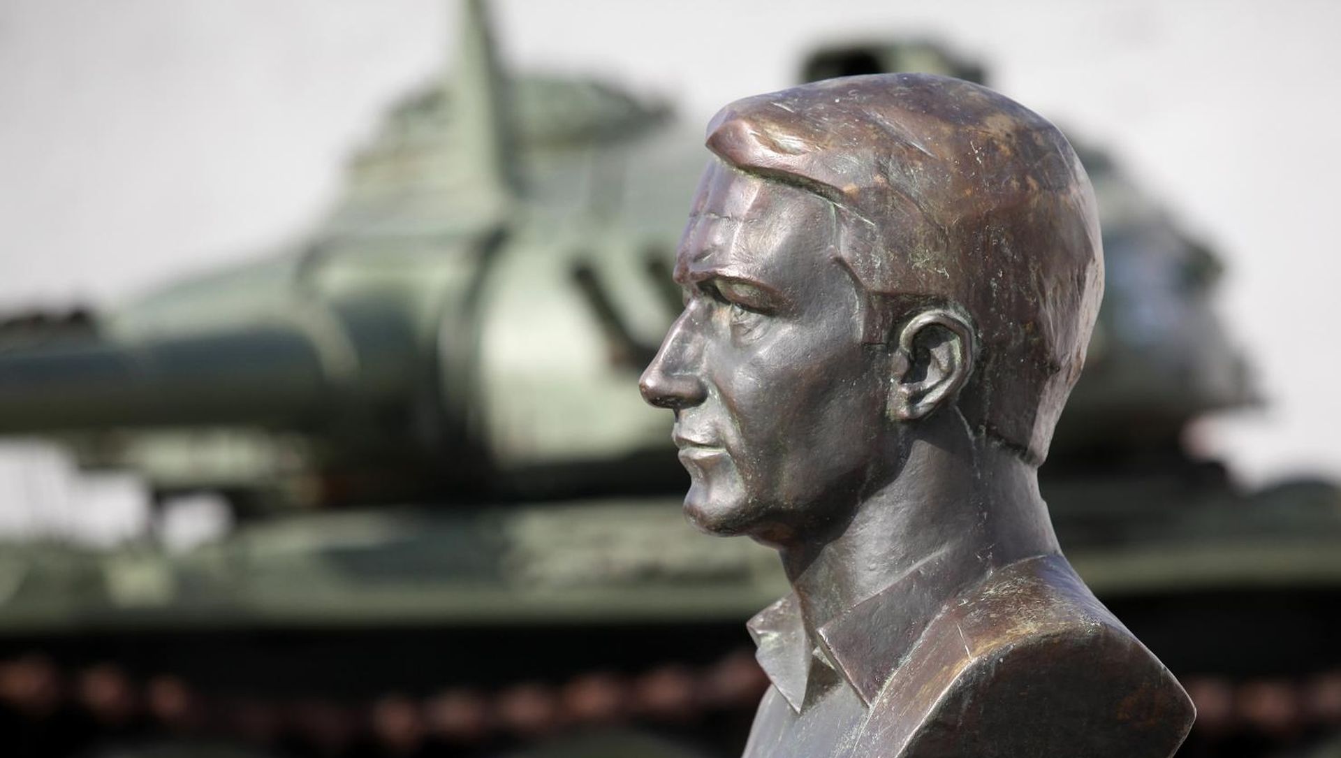 listopad.2011,  Vukovar - 
Dvadeset godina od okupacije u Domovinskom ratu Vukovar i Vukovarci pokusavaju zivjeti normalnim zivotom. Unatoc reintegraciji, proteku vremena i opseznoj obnovi ratne rane su jos vidljive u gradu i na njegovim stanovnicima.
Photo: Patrik Macek/PIXSELL