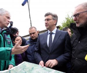 15.05.2019., Karlovac - Premijer Andrej Plenkovic, ministri Davor Bozinovici i Tomislav Coric, direktor Hrvatskih voda Zoran Djurokovic u pratnji zupana Karlovacke zupanije Damira Jelica obisli su poplavljeno Logoriste. 
Photo: Kristina Stedul Fabac/PIXSELL