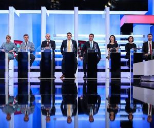 17.12.2019., Zagreb - Suceljavanje svih 11 predsjednickih kandidata na HRTu. Kolinda Grabar Kitarovic, Zoran Milanovic, Mislav Kolakusic, Miroslav Skoro, Ivan Pernar, Katarina Peovic, Anto Djapic, Dejan Kovac, Nedjeljko Babic, Dalija Oreskovic i Dario Jurican.
Photo: Igor Kralj/PIXSELL