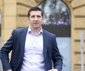 19.12.2019., Zagreb - Kandidat na izborima za hrvatskog predsjednika, ekonomist Dejan Kovac koji se natjece kao nezavisni kandidat uz podrsku HSLS-a odrzao je na Zrinjevcu konferenciju za medije.
Photo: Patrik Macek/PIXSELL