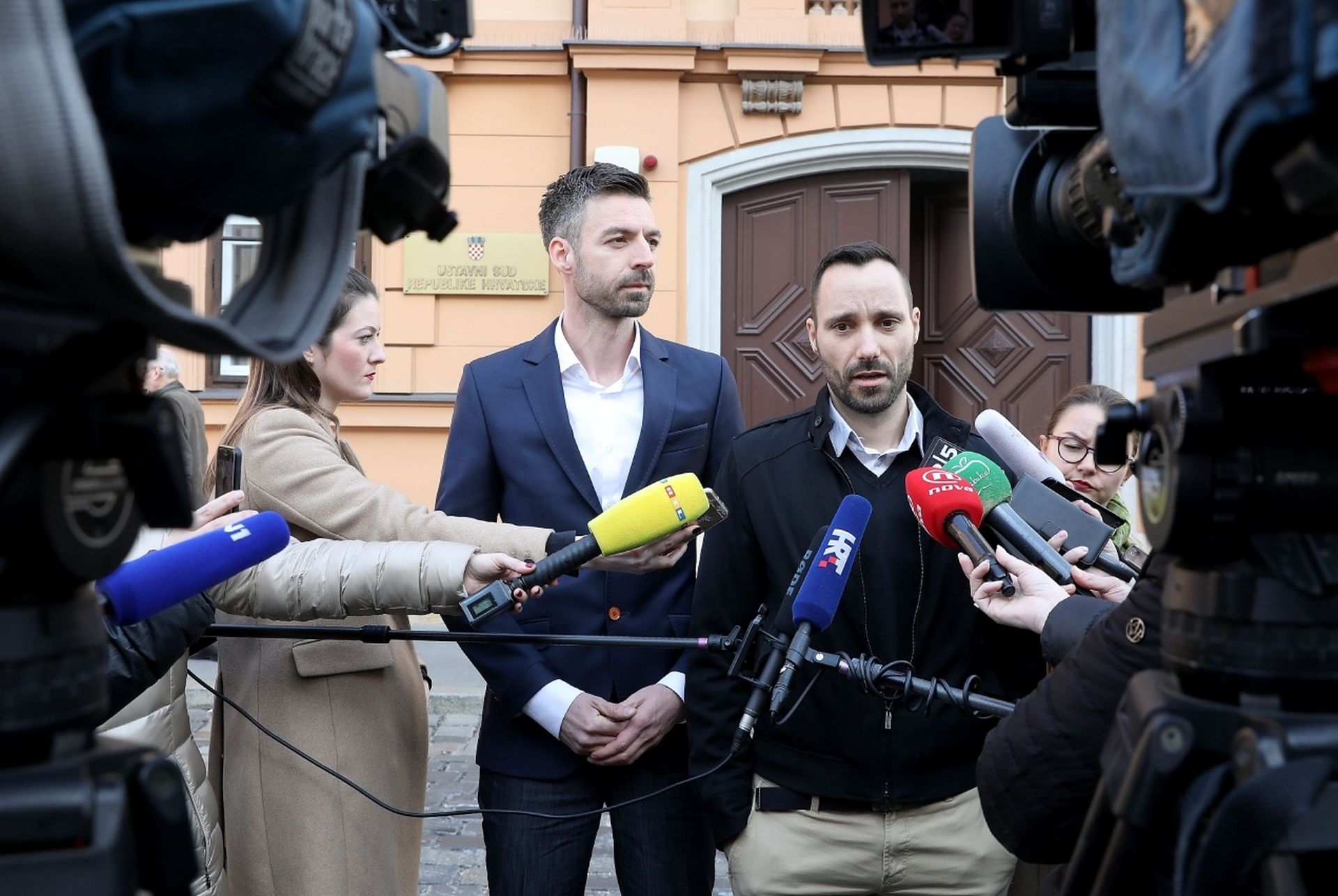 Zagreb: Podnesen zahtjev za ocjenu ustavnosti Zakona o udomiteljstvu 20.02.2019., Zagreb - Ispred Ustavnog suda odrzana je konferenciju za medije povodom podnosenja zahtjeva Ive Segote i Mladena Kozica za ocjenu ustavnosti Zakona o udomiteljstvu.
Photo: Patrik Macek/PIXSELL