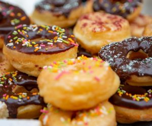 21.10.2018., Stradun, Dubrovnik - Posljednjeg dana Good Food Festivala na Stradnu odrzana je tradicionalna Dubrovacka trpeza. Tom prilikom uzivalo se tako u brojnim delicijama dubrovackih ugostitelja i u kusanju vina konavoskih i peljeskih vinara. Sav prihod tradicionalne Dubrovacke trpeze namijenjen je za Udrugu za Down sindrom Dubrovacko - neretvanske zupanije i Udrugu za osobe s intelektualnim teskocama "Rina Masera".
Photo: Grgo Jelavic/PIXSELL