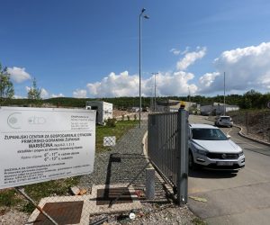 24.05.2019., Rijeka - Konferencija za medije clanova udruge Krizni eko stozer Mariscina na ulazu u Zupanijski centar za gospodarenje otpadom Mariscina.  Photo: Goran Kovacic/PIXSELL