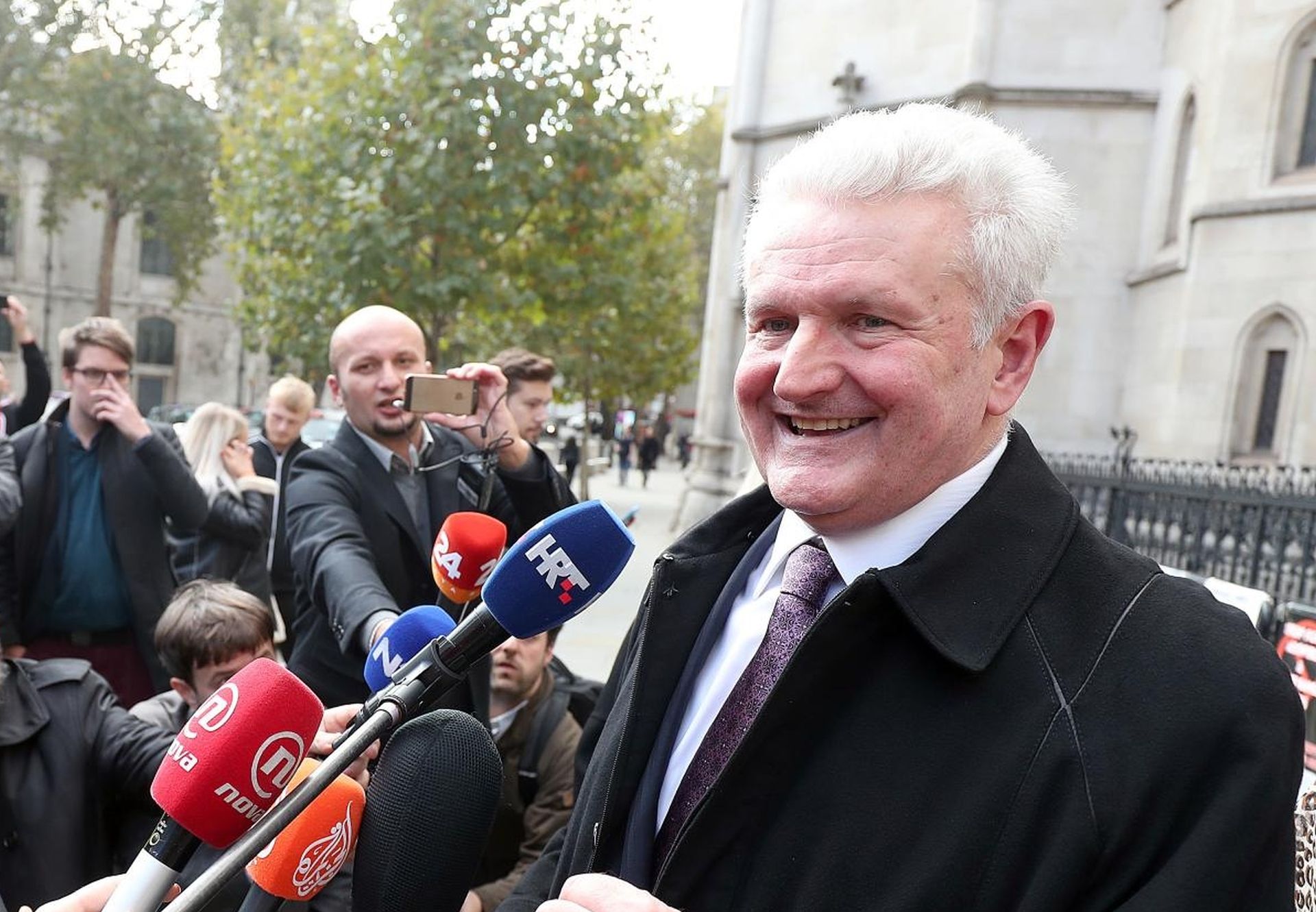 25.10.2018., London - Ivica Todoric nakon odluke o izrucenju Hrvatskoj na Visokom sudu Royal Courts of Justice napustio je sud u pratnji supruge Vesne i odvjetnice Cherie Blair te dao kratku izjavu okupljenim medijima. 

Photo: Goran Stanzl/PIXSELL