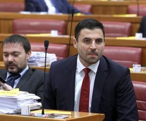 27.11.2019., Zagreb - Usvajanjem dnevnog reda i aktualnim prijepodnovom danas je pocela 15. sjednica Sabora. Za ovu sjednicu planirano je samo 9 dana plenarnog zasijedanja koje zavrsava 13. prosinca. Davor Bernardic 
Photo: Patrik Macek/PIXSELL