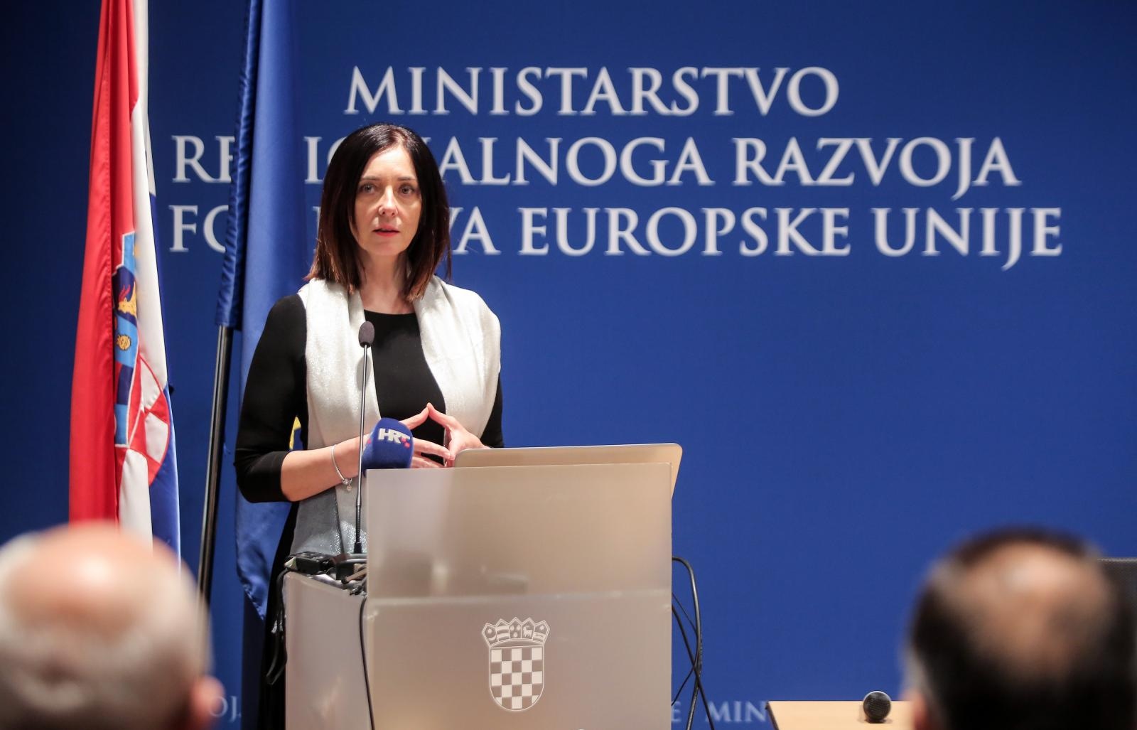 27.12.2019.,Zagreb - Ministarstvo regionalnog razvoja i fondova Europske unije. Potpisivanje ugovora o dodjeli bespovratnih sredstava  u okviru poziva uspostava infrastrukture regionalnih centara kompetentnosti u strukovnom obrazovanju kao podrska reforme strukovnog obrazovanja i osposobljavanja.Blazenka Divjak
 Photo: Marin Tironi/PIXSELL