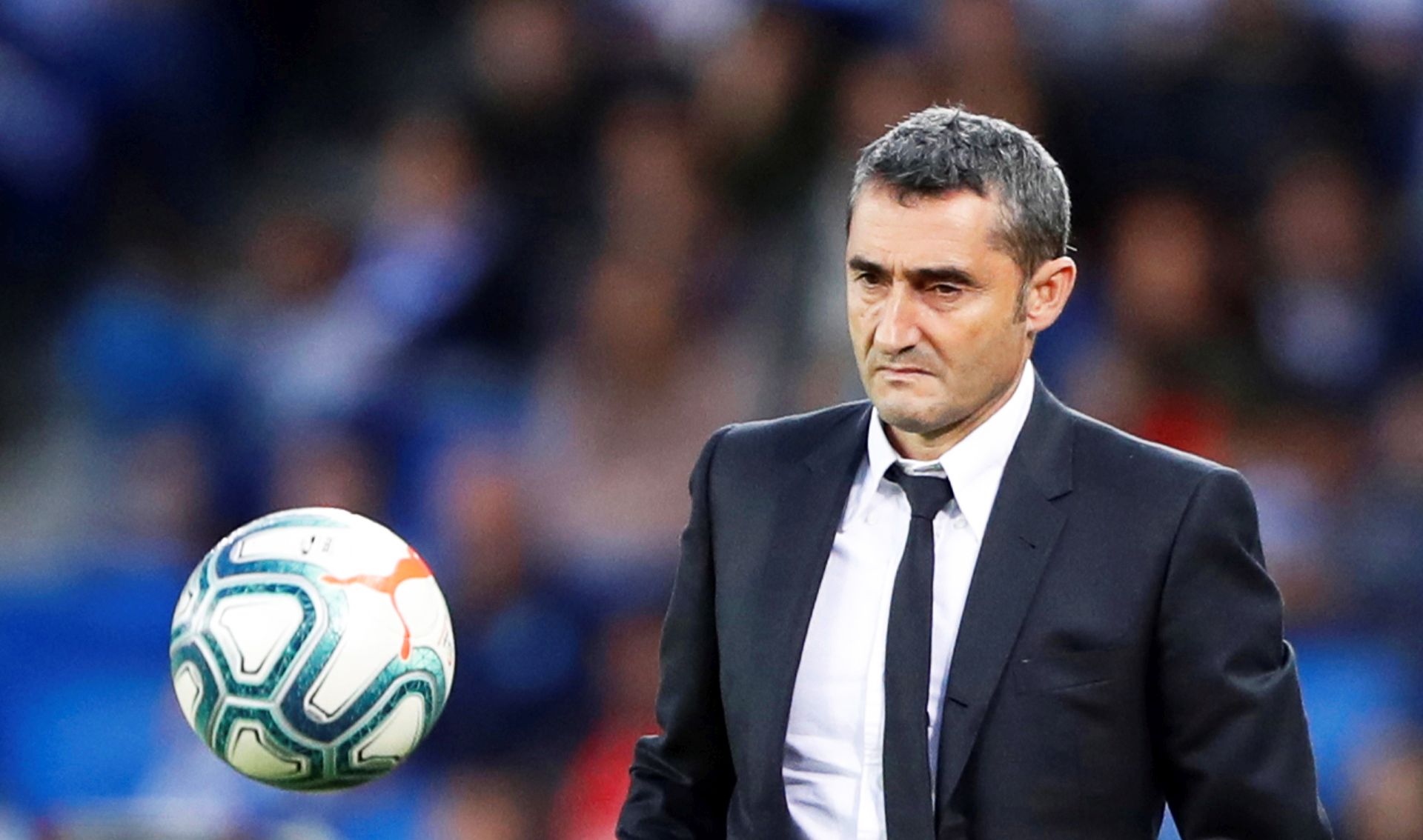 epa08071698 FC Barcelona's head coach Ernesto Valverde during the Spanish La Liga soccer match between Real Sociedad and FC Barcelona at Reale Arena stadium in San Sebastian, Spain, 14 December 2019.  EPA/JUAN HERRERO