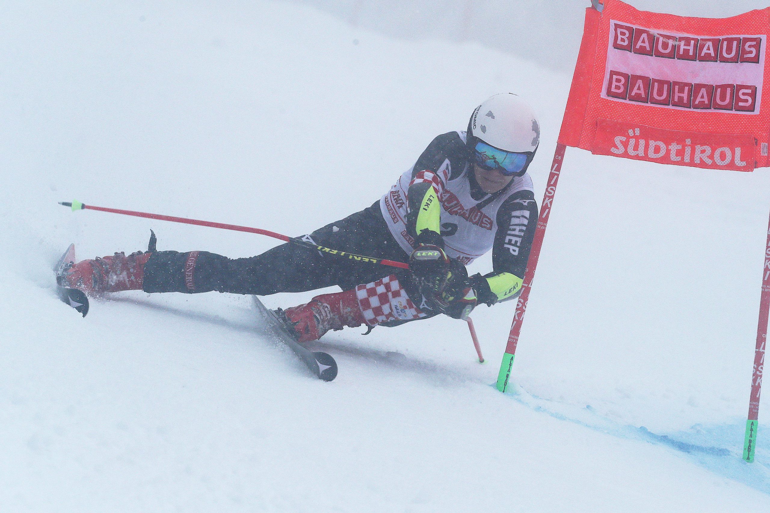 epa08086470 Filip Zubcic of Croatia in action during the men's Giant Slalom race at the FIS Alpine Skiing World Cup event in Alta Badia, Italy, 22 December 2019.  EPA/ANDREA SOLERO