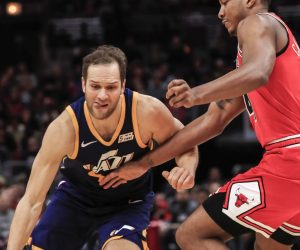 epa08099157 Utah Jazz forward Bojan Bogdanovic of Croatia (L) drives on Chicago Bulls center Wendell Carter Jr. (R) during the NBA game between the Utah Jazz and the Chicago Bulls at the United Center in Chicago, Illinois, USA, 02 January 2020.  EPA/TANNEN MAURY SHUTTERSTOCK OUT