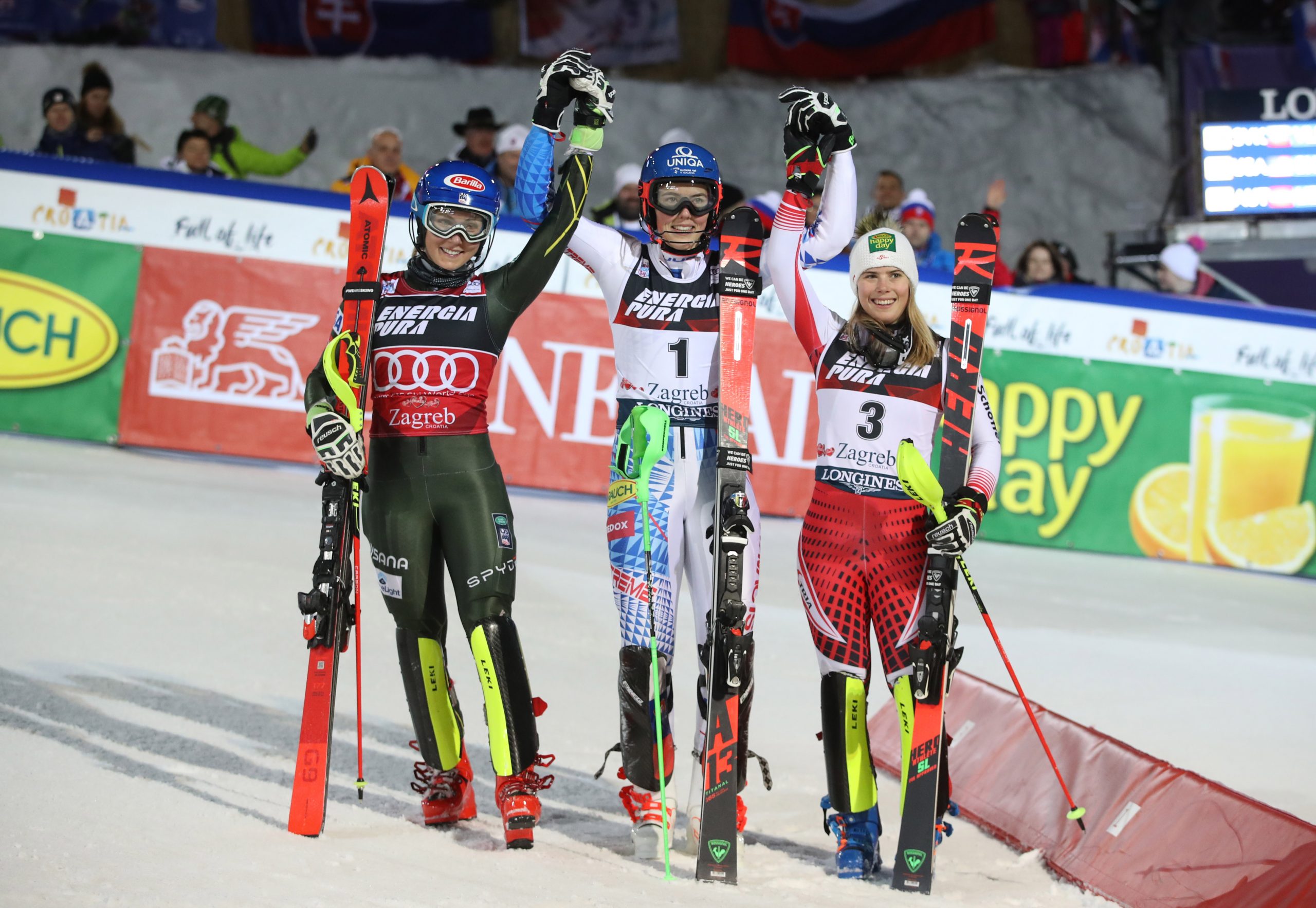 Zagreb, 04.01.2020 - Druga utrka Audi FIS Ski World Cup Snow Queen Trophy 2020 enske slalomske utrke na zagrebaèkom Sljemenu. Na slici Mikaela Shiffrin, Petra Vlhova i Michelle Gisin. 
foto HINA/ Damir SENÈAR/ ua