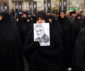 epaselect epa08102262 An Iranian woman as holds a picture depicting late Iranian Revolutionary Guards Corps (IRGC) Lieutenant general and commander of the Quds Force Qasem Soleimani  take part during anti-US protests in Tehran, Iran, 04 January 2020. The Pentagon announced that Iran's Quds Force leader Qasem Soleimani and Iraqi militia commander Abu Mahdi al-Muhandis were killed on 03 January 2020 following a US airstrike at Baghdad's international airport. The attack comes amid escalating tensions between Tehran and Washington.  EPA/ABEDIN TAHERKENAREH