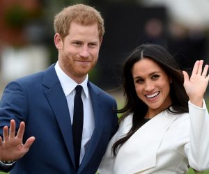 epa08116526 (FILE) - Britain's Prince Harry pose with Meghan Markle during a photocall after announcing their engagement in the Sunken Garden in Kensington Palace in London, Britain, 27 November 2017 (reissued 10 January 2020). Britain's Prince Harry and his wife Meghan have announced in a statement on 08 January that they will step back as 'senior' royal family members and work to become financially independent.  EPA/FACUNDO ARRIZABALAGA *** Local Caption *** 53922692