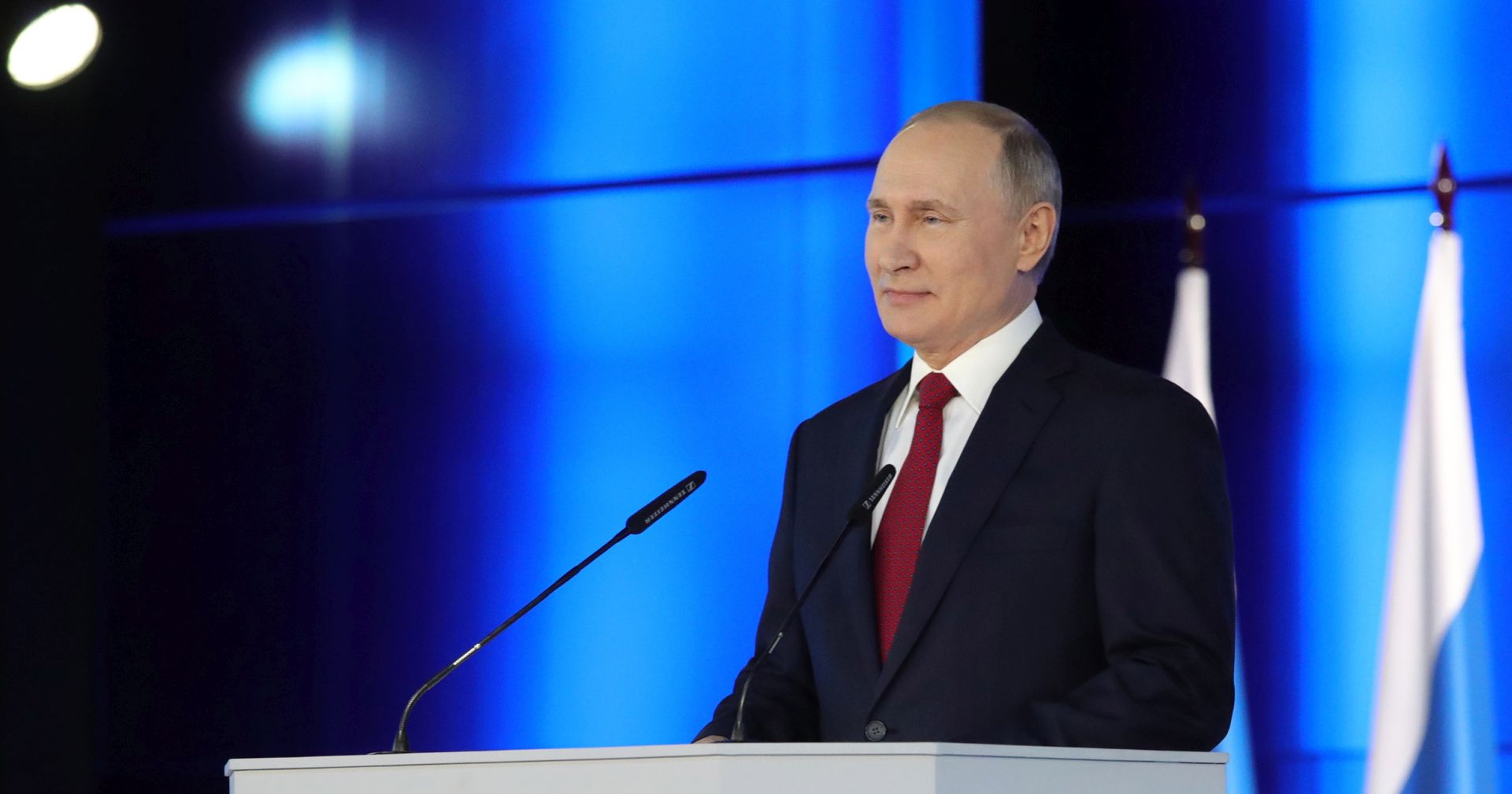 epa08129624 Russian President Vladimir Putin presents his annual address to the Federal Assembly at the Manezh Central Exhibition Hall in Moscow, Russia, 15 January 2020. About 1,300 people including lawmakers of Russian two-chamber parliament, Government members, heads of the Constitutional and Supreme courts, and regional governors, were invited to attend the event. About 900 Russian and foreign journalists were accredited to cover the event.  EPA/MICHAEL KLIMENTYEV / SPUTNIK / KREMLIN POOL MANDATORY CREDIT