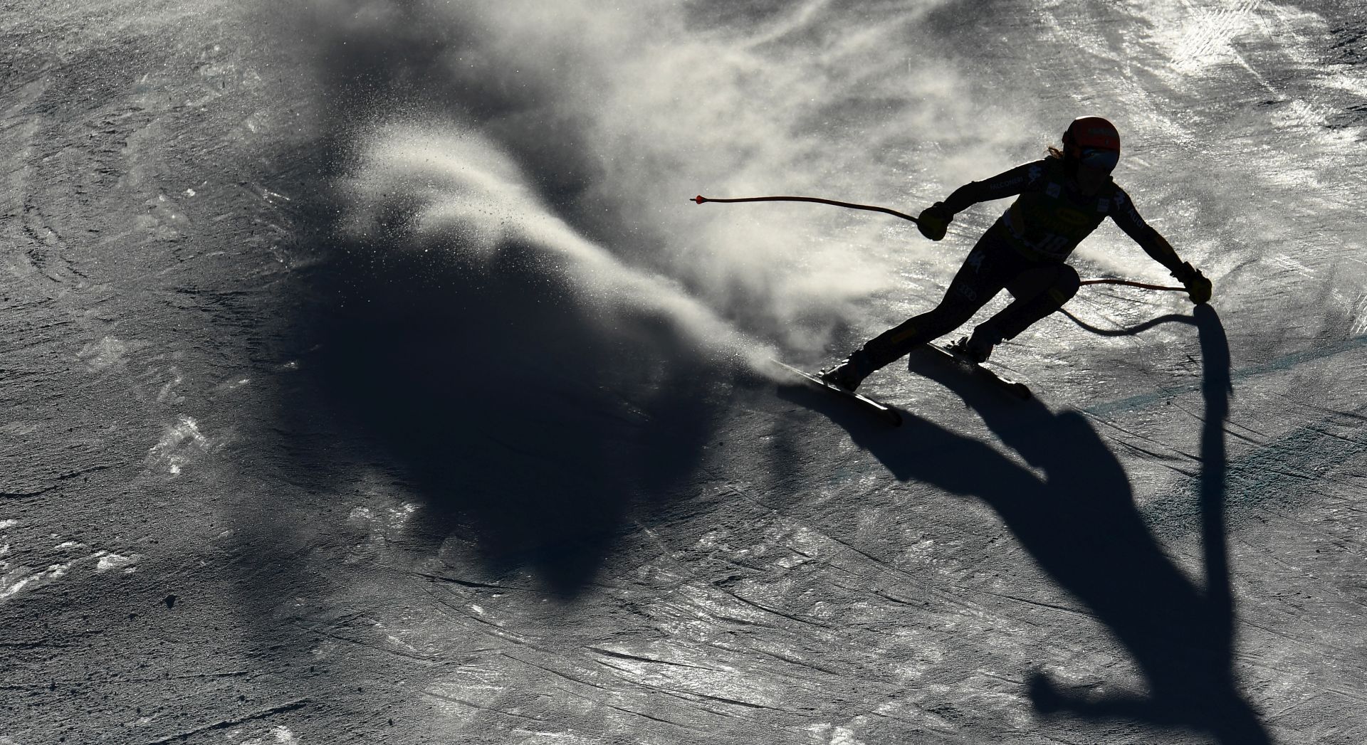 epa08158041 Federica Brignone of Italy in action during the women's Downhill race of the FIS Alpine Skiing World Cup event in Bansko, Bulgaria, 24 January 2020.  EPA/VASSIL DONEV