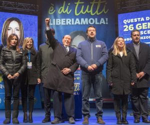 epa08160666 Secretary of Lega party Matteo Salvini (4-R), President of Forza Italia party Silvio Berlusconi (C), President of Fratelli d'Italia party Giorgia Meloni (3-R) and President's candidate Lucia Borgonzoni (2L) during the final rally of the centre-right election campaign in view of the regional elections in the Emilia-Romagna Region, in Ravenna, Italy, 24 January 2020.  EPA/PASQUALE BOVE