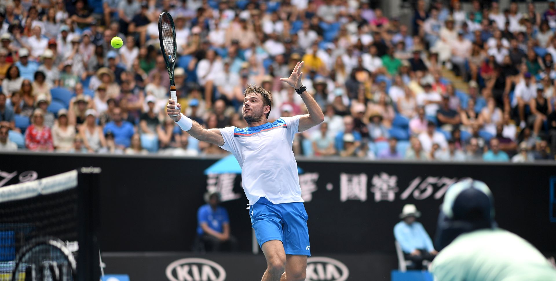 epa08169247 Stan Wawrinka of Switzerland in action during his fourth round match against Daniil Medvedev of Russia at the Australian Open tennis tournament at Melbourne Park in Melbourne, Australia, 27 January 2020.  EPA/LUKAS COCH AUSTRALIA AND NEW ZEALAND OUT  EDITORIAL USE ONLY
