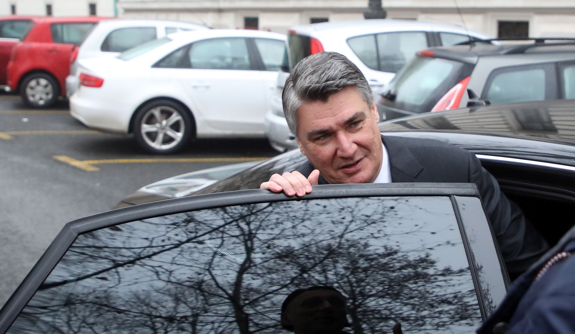 Zagreb, 27.01.2020 - Izabrani predsjednik Zoran Milanovic izlaiz iz upanijskog suda u Zagrebu nakon svjedocenja na sudenju nekadanjem predstojniku Ureda premijera Tomislavu Sauchi optuenom u aferi "dnevnice". Na slici Zoran Milanoivc.
foto HINA/ Damir SENCAR/ ds
