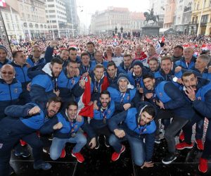 Zagreb, 27.01.2020 - Docek hrvatske rukometne reprezentacije na Trgu bana Josipa Jelacica nakon osvojenog srebrnog odlicja na Europskom rukometnom prvenstvu.
foto HINA/ Damir SENCAR/ ds