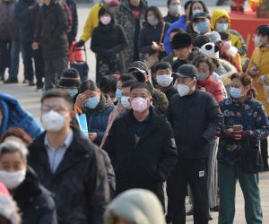 epa08174654 People line up outside a drugstore to buy medical masks in Nanjing, Jiangsu province, China, 29 January 2020. According to media reports, coronavirus, which in severe cases causes pneumonia, killed 132 people and infected nearly 6,000, mainly in China. Governments around the world are taking preventative measures to health the spread of the virus.  EPA/FANG DONGXU CHINA OUT