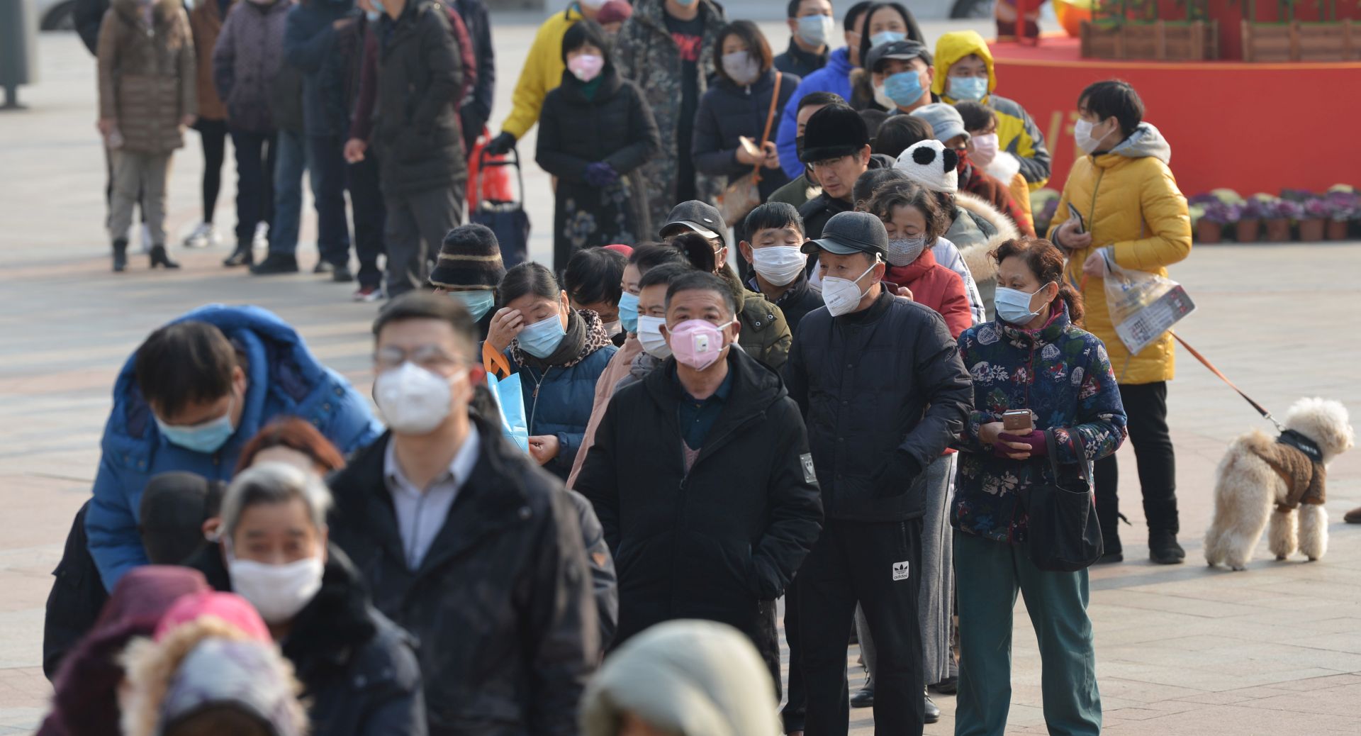 epa08174654 People line up outside a drugstore to buy medical masks in Nanjing, Jiangsu province, China, 29 January 2020. According to media reports, coronavirus, which in severe cases causes pneumonia, killed 132 people and infected nearly 6,000, mainly in China. Governments around the world are taking preventative measures to health the spread of the virus.  EPA/FANG DONGXU CHINA OUT
