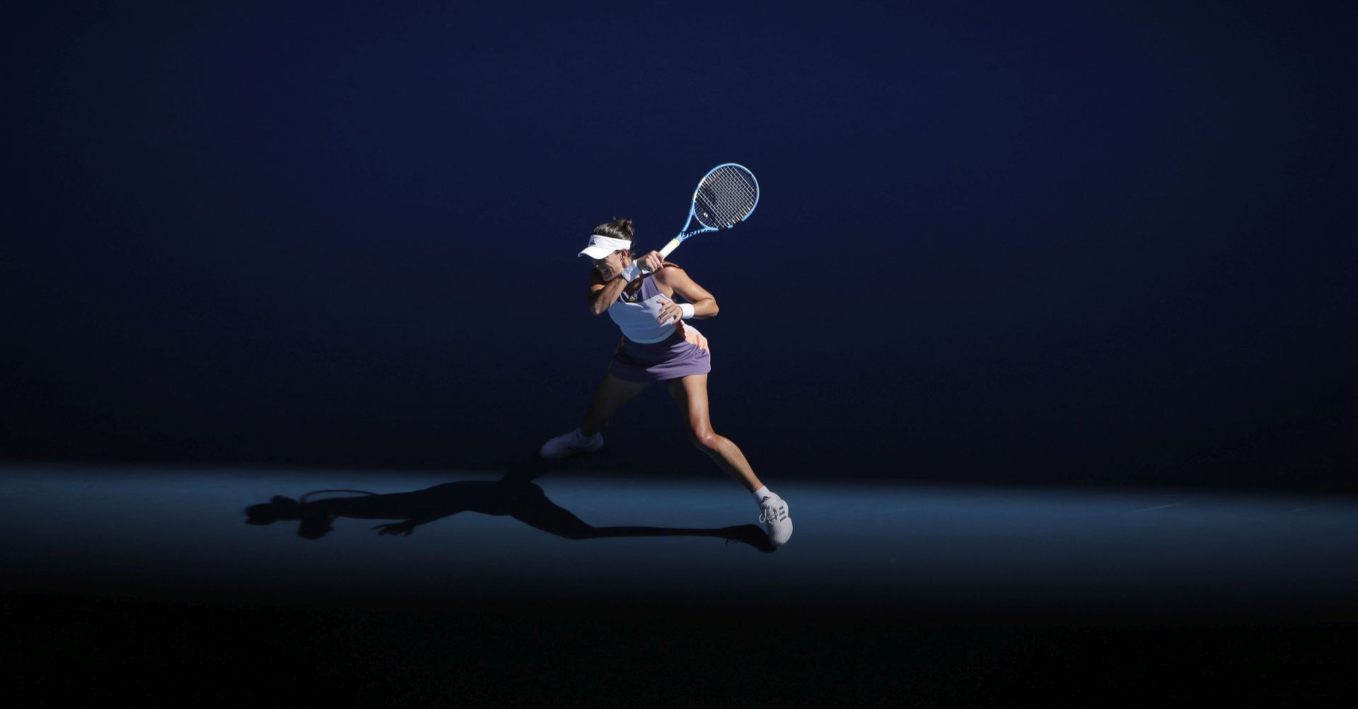 epaselect epa08177552 Garbine Muguruza of Spain in action during her women's singles semifinal match against Simona Halep of Romania at the Australian Open Grand Slam tennis tournament in Melbourne, Australia, 30 January 2020. EPA/FRANCIS MALASIG