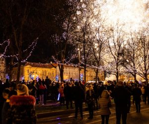 30.11.2019., Zagreb - Otvorenje Ledenog parka na Tomislavovom trgu uz predstavu Orasar u Ledenom kraljevstvu u izvedbi klizackog kluba Pahuljice. Photo: Zoe Sarlija/PIXSELL